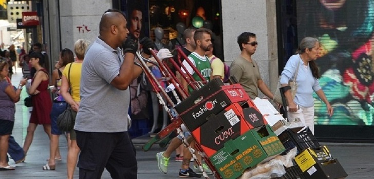 Trabajador extranjero en Madrid Los extranjeros impulsan el crecimiento de la población española, que crece un 0,32%